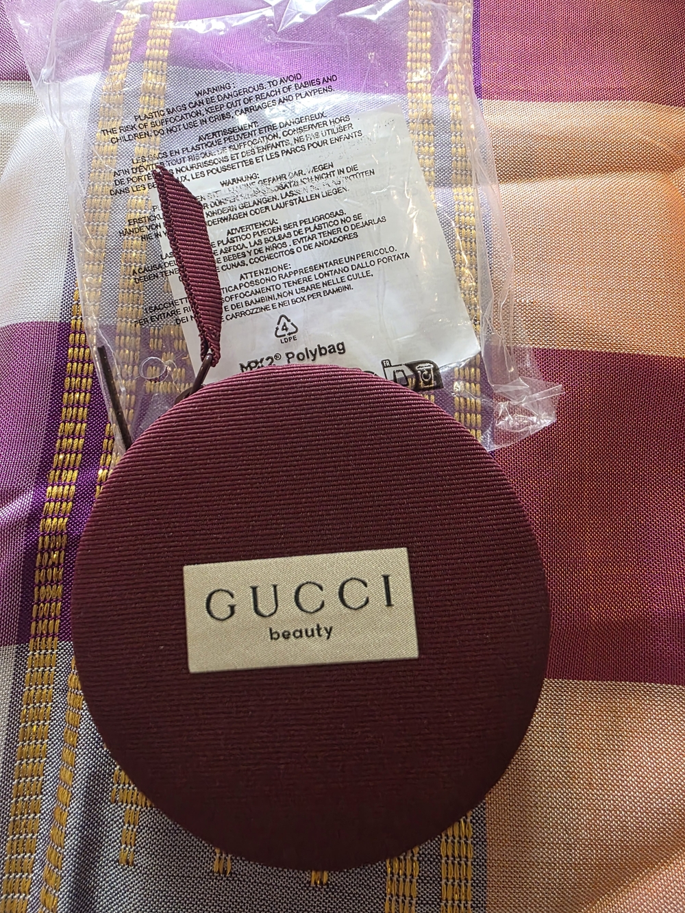 GUCCI Beauty Round Zip Pouch in Bordeaux with Gold Logo